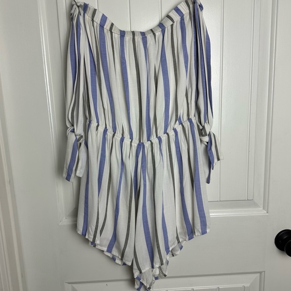 L’atiste white striped off the shoulder beachy romper size medium - Picture 6 of 7
